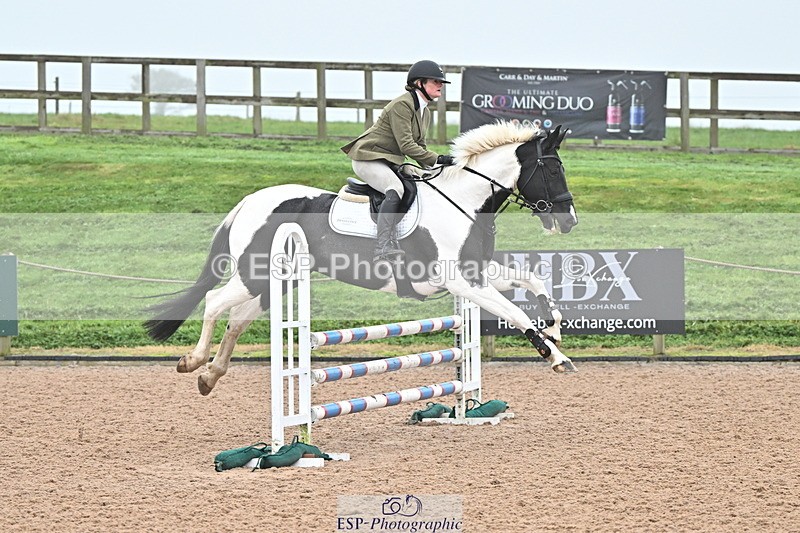 241103A-104744-06756 - SUN Cls 18 British Novice and 90cm Open