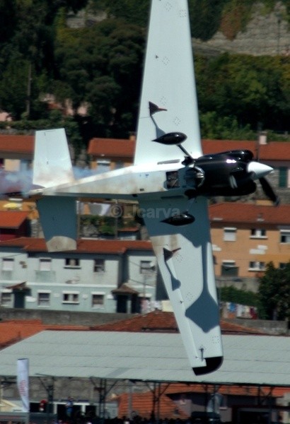 Vertical twist - Red Bull Air Race II