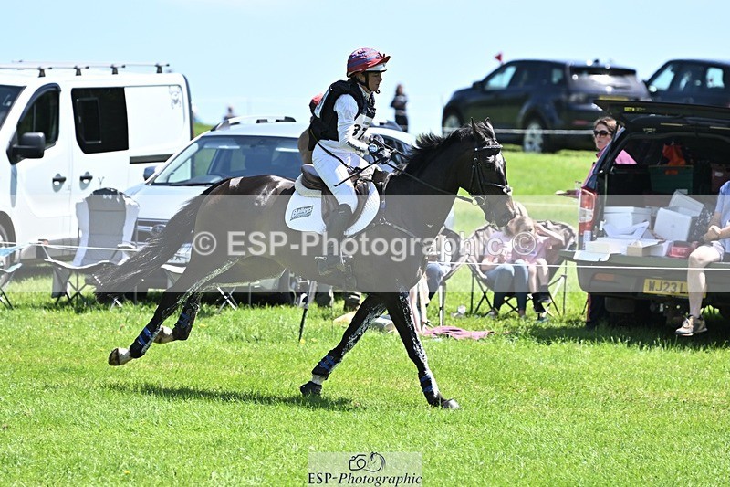 240525-121155-12956 - 370-STORM_IN_DECEMBER-Claire_Fielding