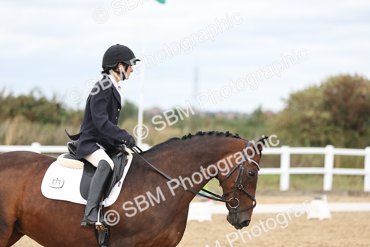 SBM_002669 - Class 7 - Novice 2 Warm Up