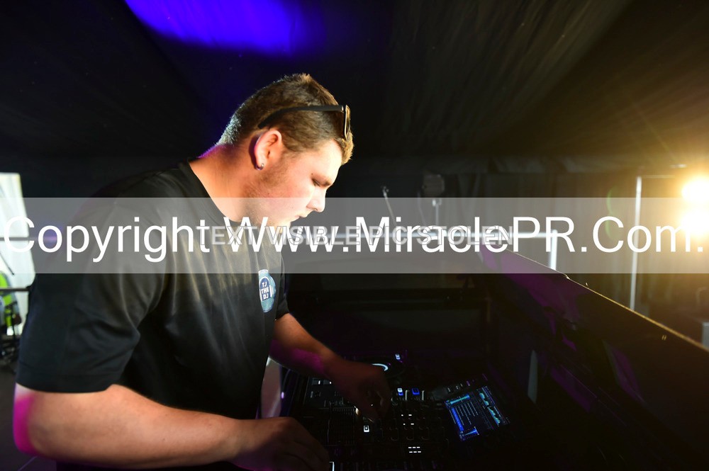 SH4_9951 - Tj the DJ