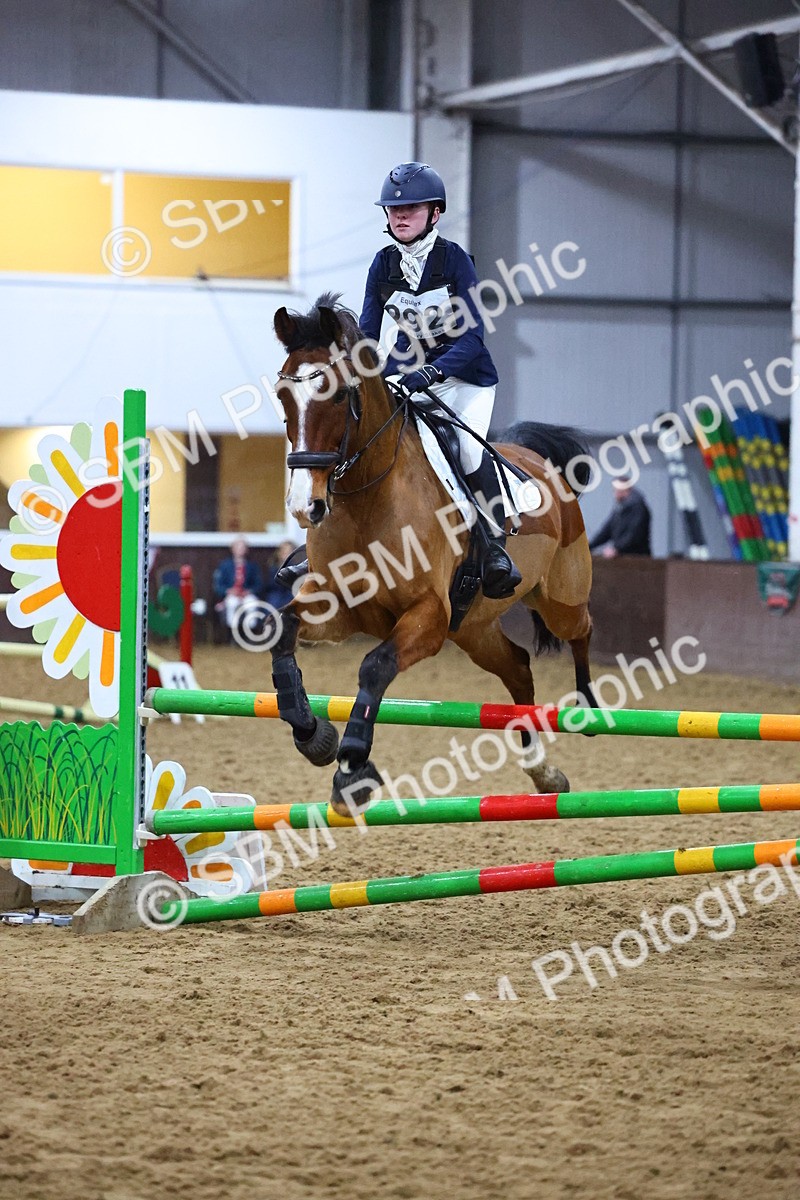 SBM_002763 - Class 6 - Holly & Ivy Stakes - 90cm