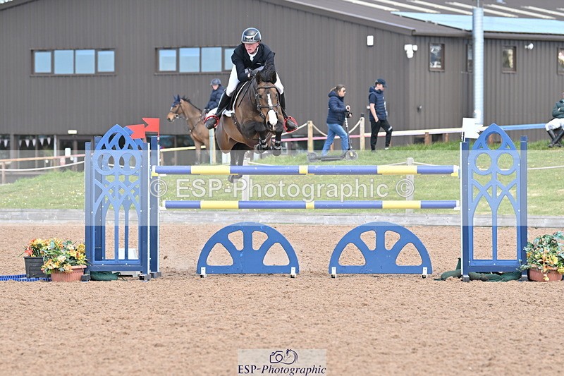 240418A-110708-02456 - Cls 5, 2 Star Medium Tour 1.35m