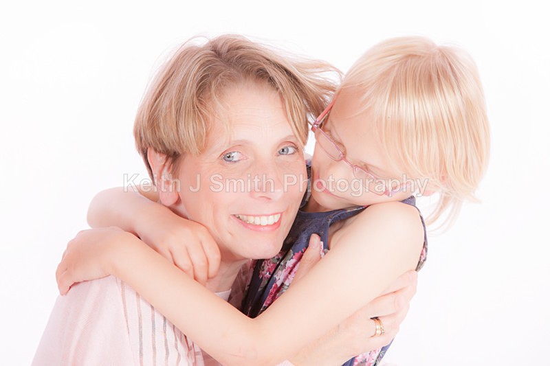 1SKJ6647 - Tina and Kayleigh.