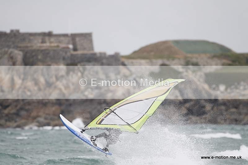 WS 020510-31 - Windsurfing