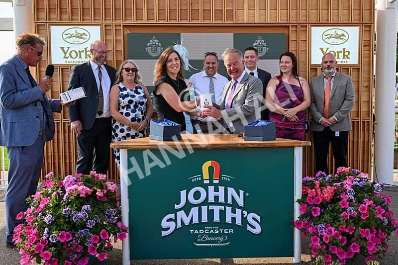 110726-Race 7-Magic Boy-2983 - Race 7 17.30pm John Smith's Sprint Handicap