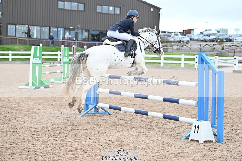 231119A-120420-05568 - Sun Cls 5 Newcomers & 1m Open