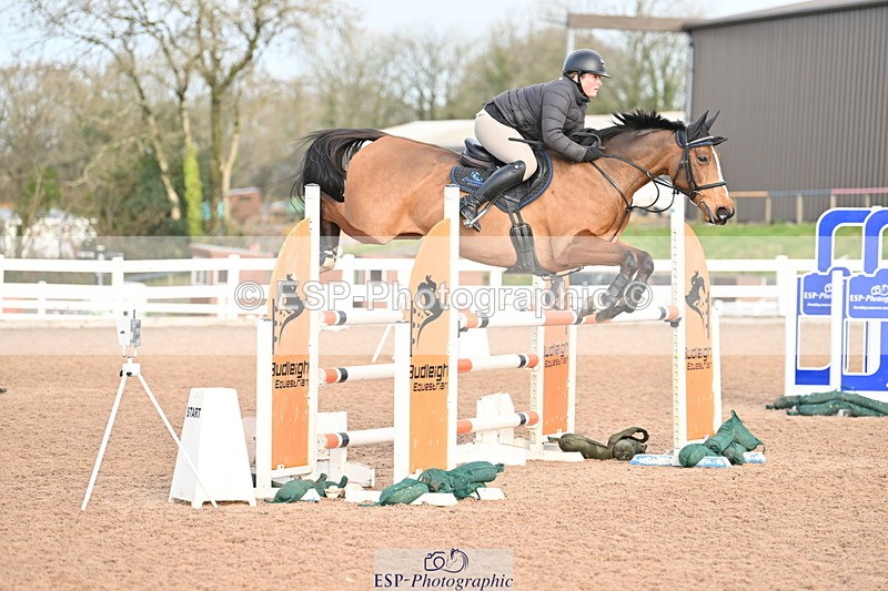 231209A-124158-01808 - Cls 12 Newcomers & 1.10m Open