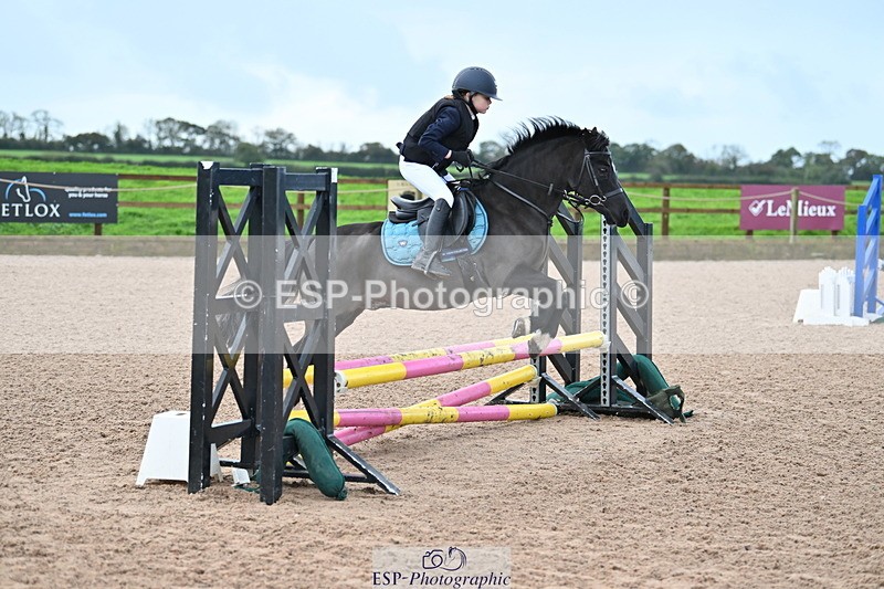 231029A-094432-02504 - 60cm Club and Schools