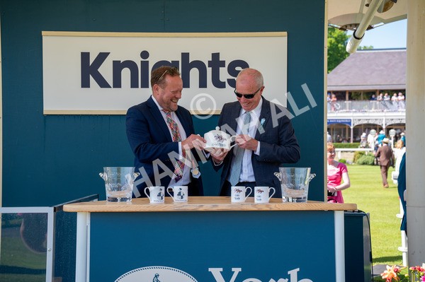 160525-Race 2-Thunder Run-6342 - Race 2 2.42pm Knights Solicitors Handicap