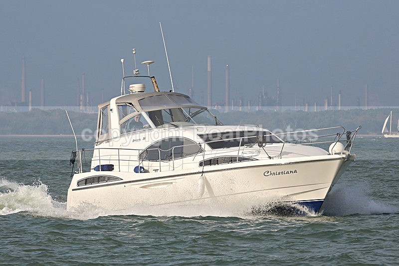 151031 CHRISTIANA - BROOM 39 WT7A5661 - Flybridge Cruisers
