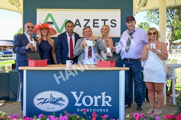 110725-Race 4-Dain Ma Nut In-0370 - Race 4 3.55pm Azets Handicap