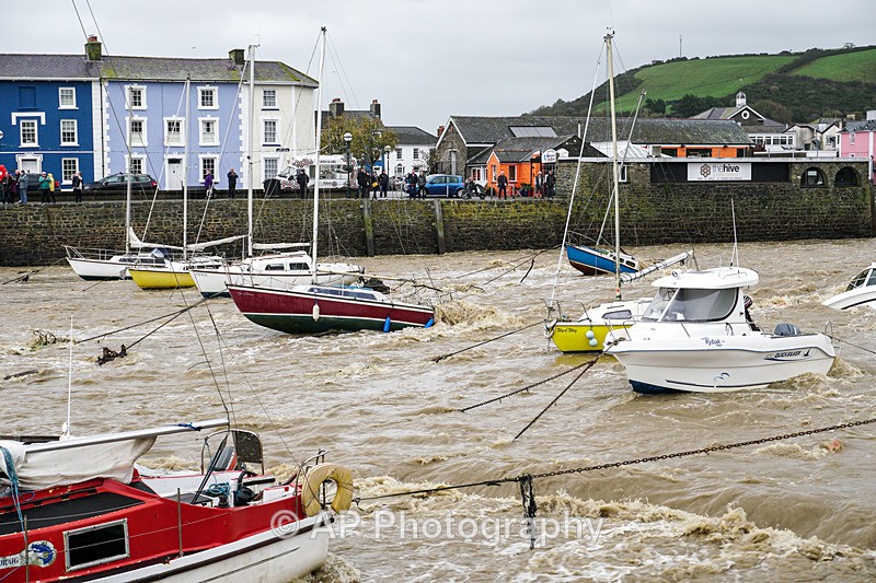 ACP04751-1 - Aberaeron Harbour, during storm Callum 13/10/2018