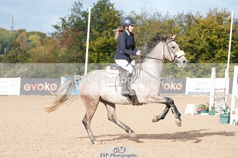 251005-101800-02503 - Cls 22 British Novice and 90cm