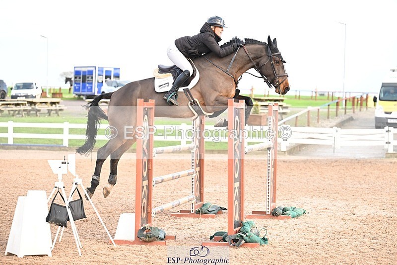 251206-140918-01247 - Cls 13 Snr Foxhunter and 1.20m