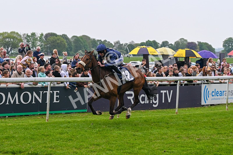 060524-Race 4-Powdering-6604 - Race 4