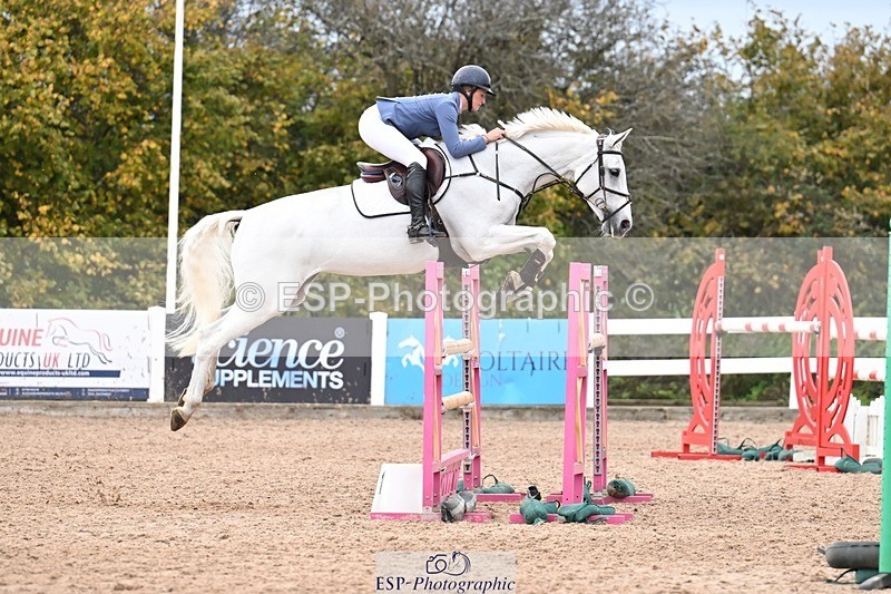 251022-143444-00681 - Cls 6 Snr Foxhunter 1.20m