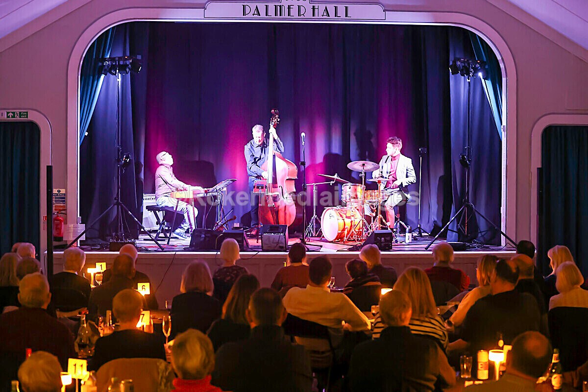 AMP  Ben-136 - AMP TRIO + Ben Holder