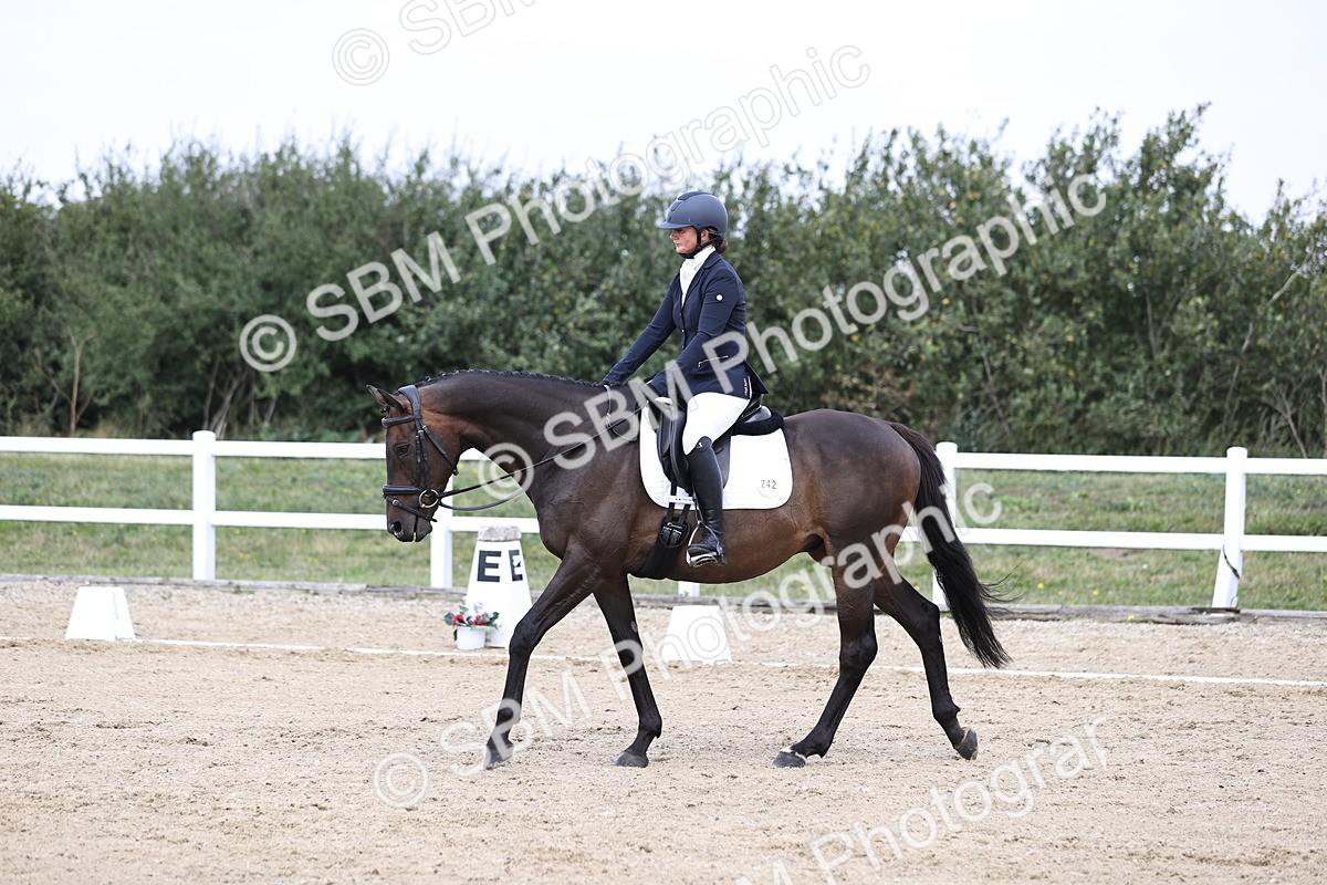 SBM_016881 - Class 14 Novice 23 - 11.53-12.56