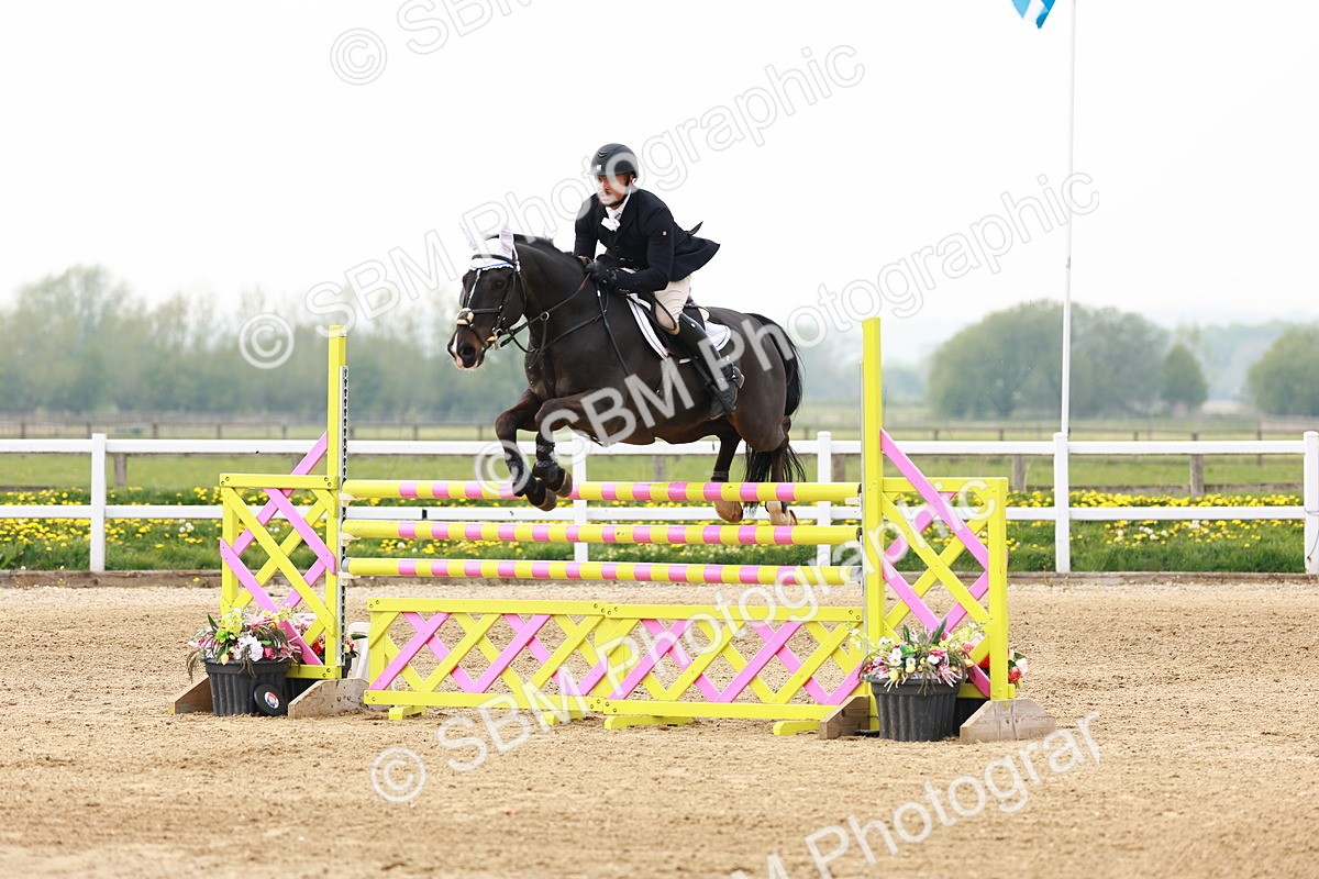  - Class 19 - Senior Foxhunter - 1.20m