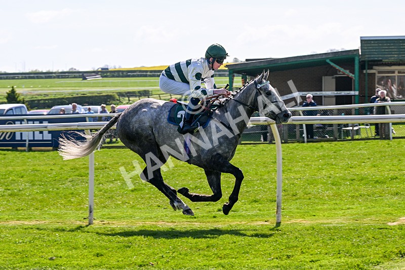 220426-Race 2-Naanas Shadow-0145 - Race 2