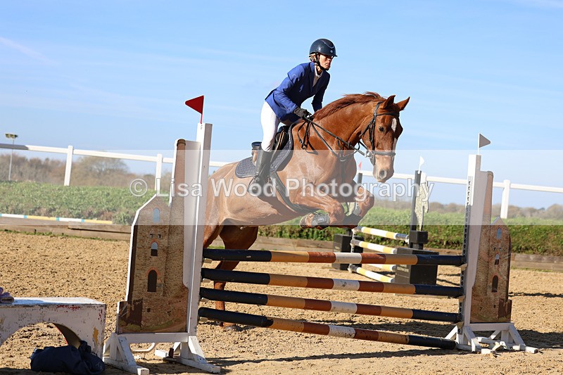 3E7A5400 - Class 4: Senior British Novice/90cm open