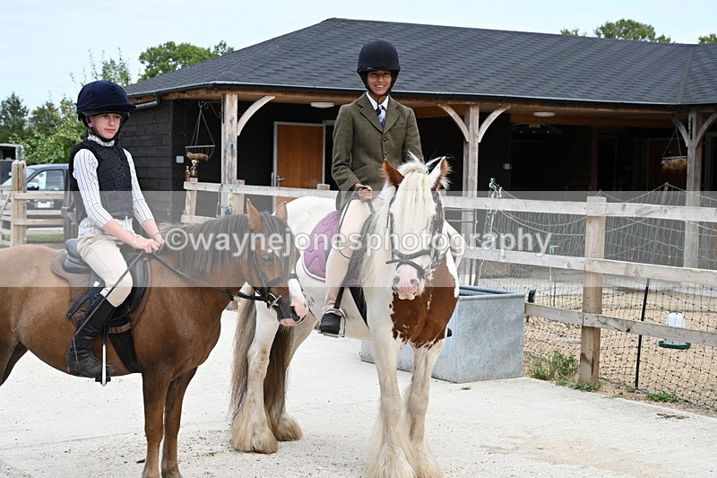WJ6_3792 - Berks & Bucks - The Old farmhouse - Hound Exercise 20-08-25