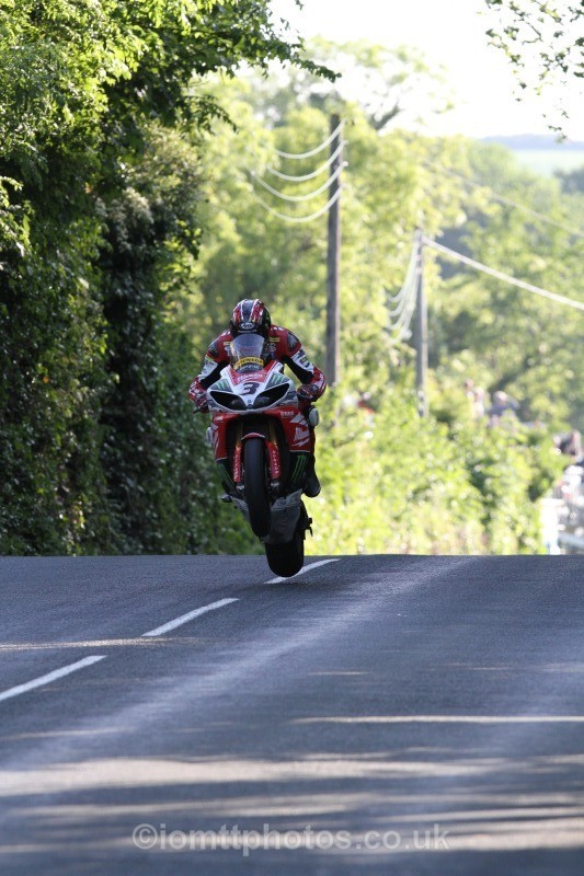 Ian Hutchinson Yamaha / Milwaukee Yamaha - Friday Practice - Solos