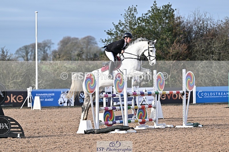 251126-121537-00415 - Cls 4 Newcomers and 1.10m