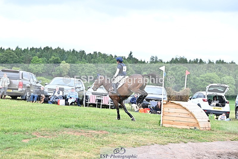 250525A-133257-16272 - D-451-Laura.Collett-DRUMGIVEN.MR.CHARISMA