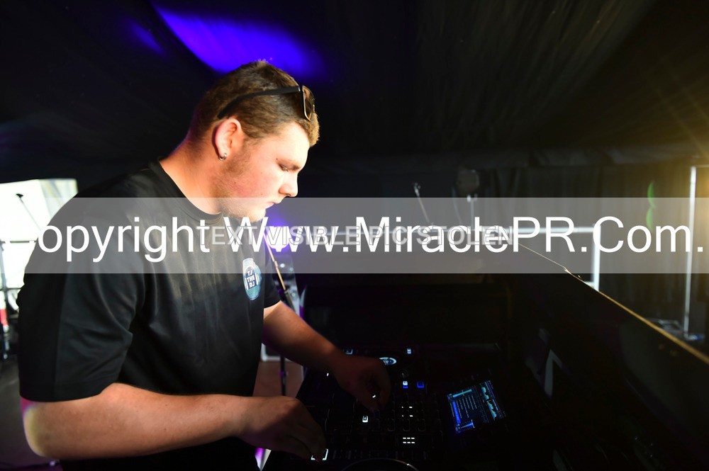SH4_9958 - Tj the DJ