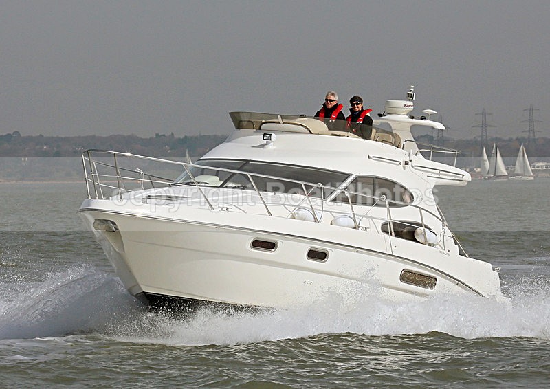 140330 ESTREL SEALINE F37 WT7A4196 - Flybridge Cruisers