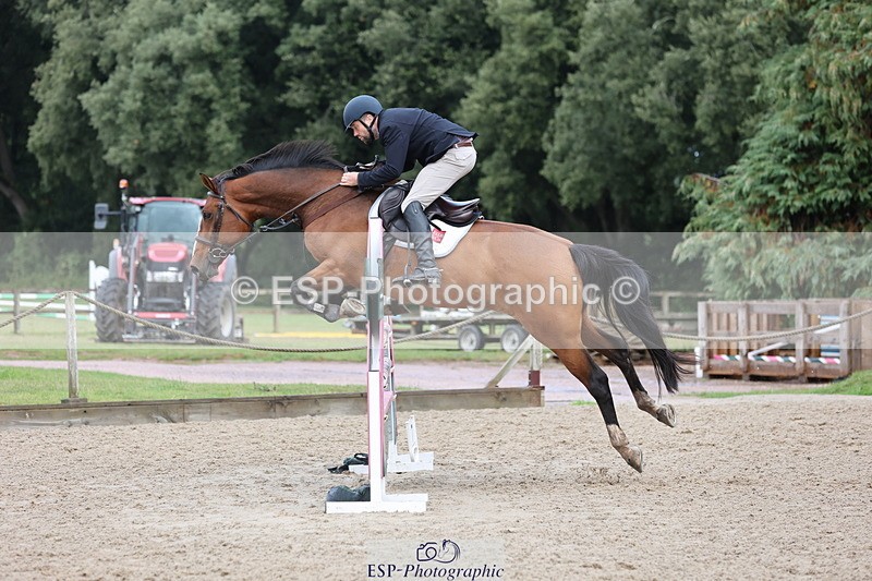 250831A-133940-10341 - Cls 42 Snr 1m Grand Prix