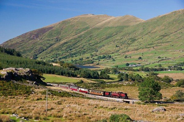 Beyer Garratt loco No.138 winds its way out of Rhyd Ddu - Trains of Thought