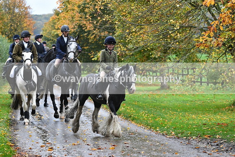 WJ5_6301 - B&B walk back for Hunt Tea !