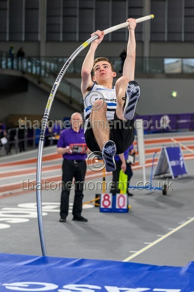 SeniorInd25-919211 - Field Male