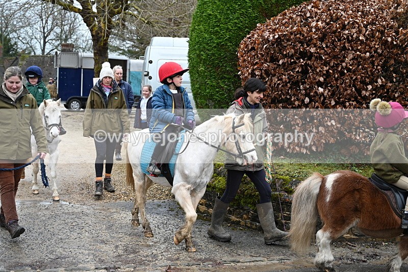 WJ7_9335 - Walk out..
