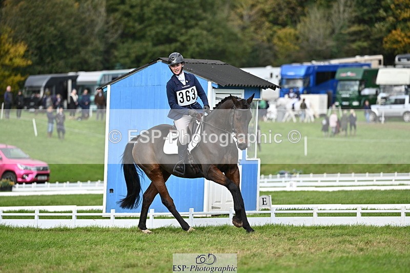 251024A-133903-12187 - D-363-Florrie.Ball