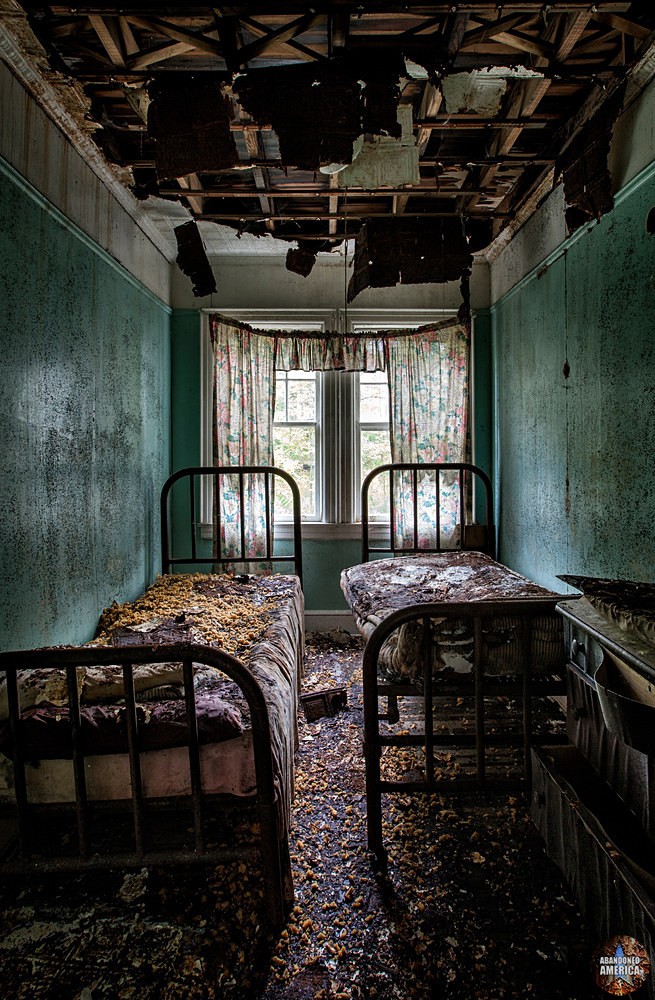 Abandoned Empire Hotel (Sharon Springs, NY) Cramped Beds