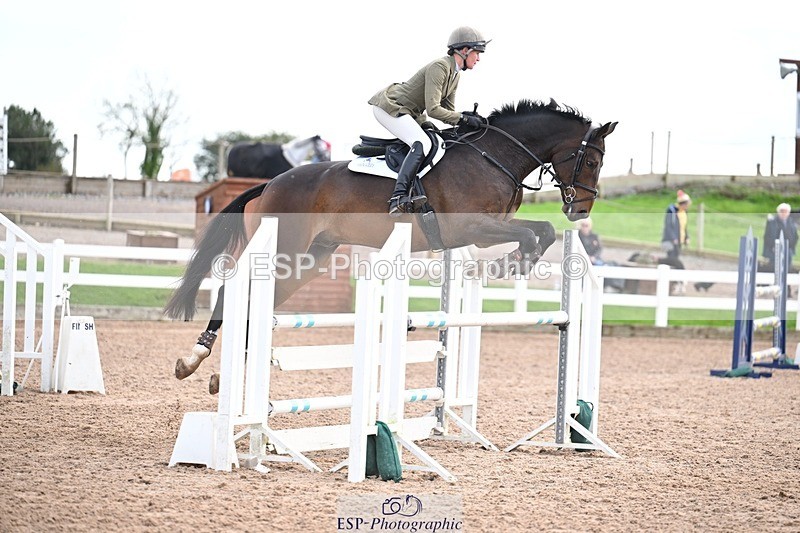 251022-124608-00423 - Cls 4 Snr Newcomers 1.10m