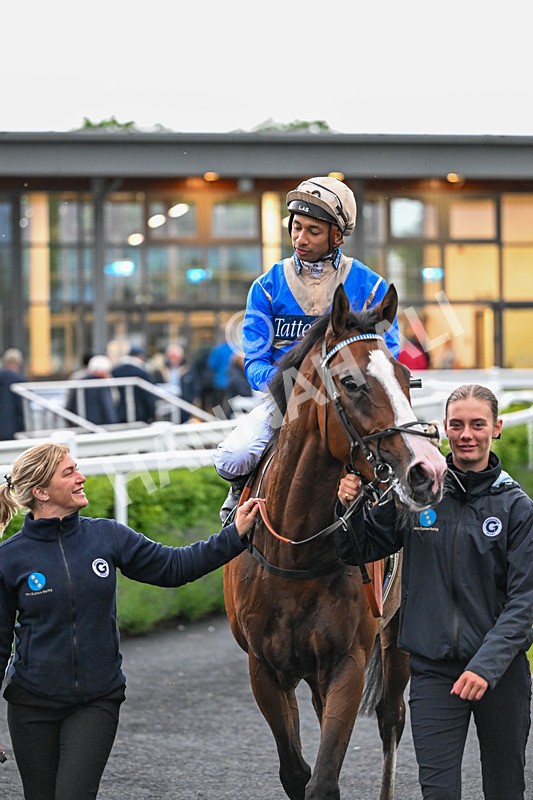 110626-Race 6-Uppercase-5516 - Race 6 20.59pm Racing Again 22nd June Handicap