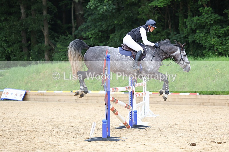 3E7A6460 - Class 8: Senior Newcomers/1.10m open