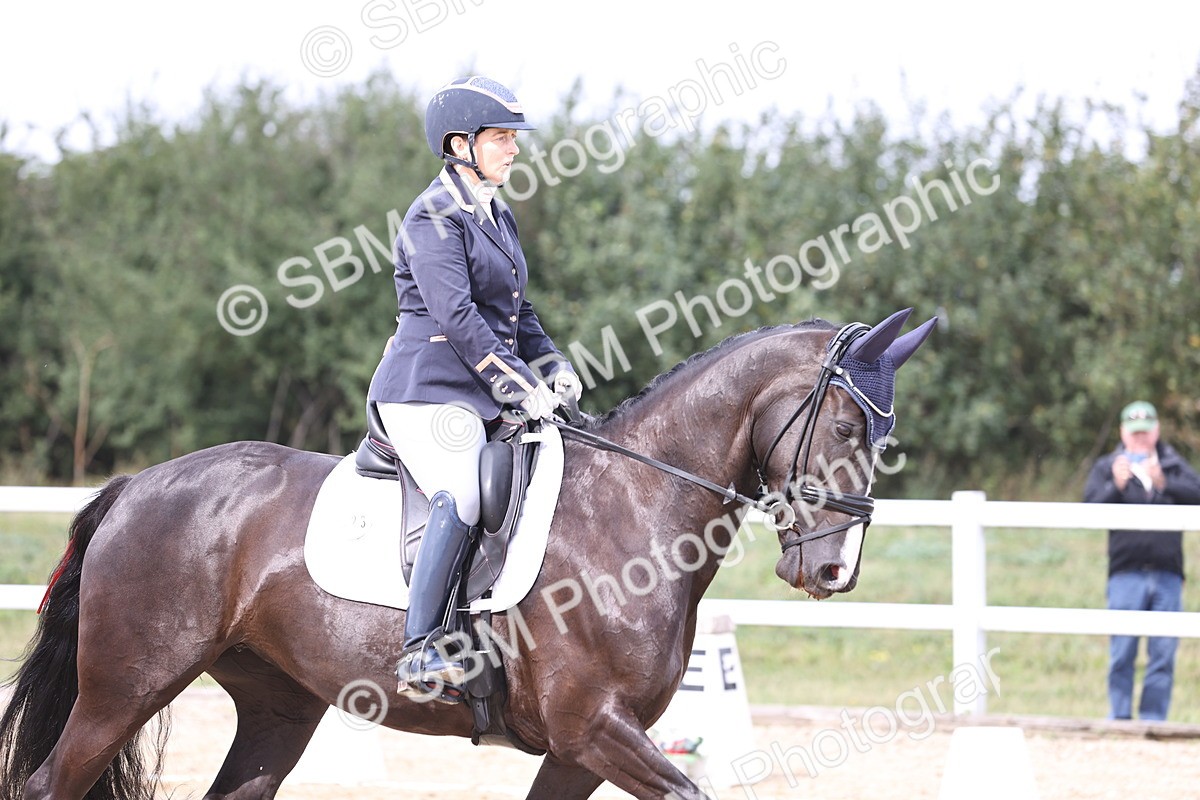 SBM_017565 - Class 14 - Novice 23 - 13.52-14.55