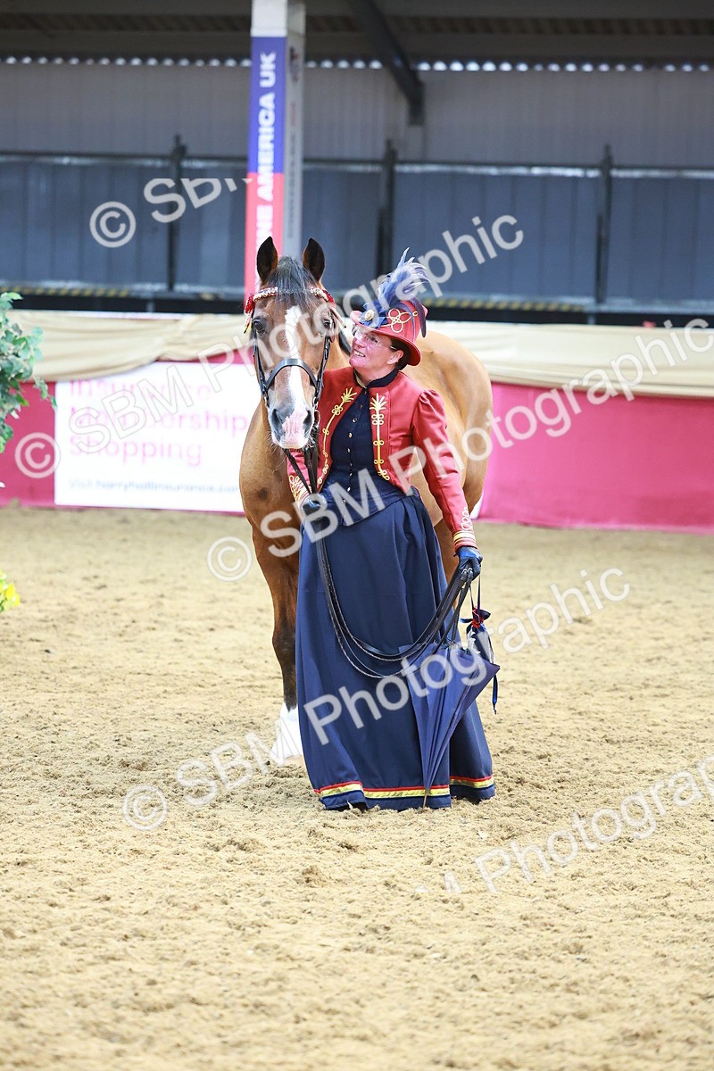 SBM_13635 - Class 104 - IH  Costume