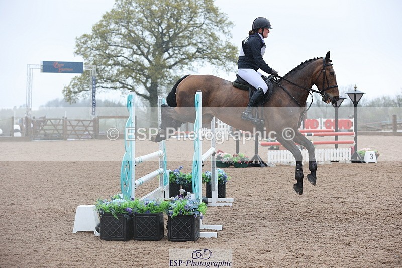 250418-115804-01782 - 080-Tichy.Sanders-SPARHANGER.VELVET