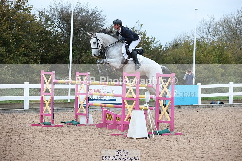 241101A-160822-03244 - FRI Cls 8 National 1.30m