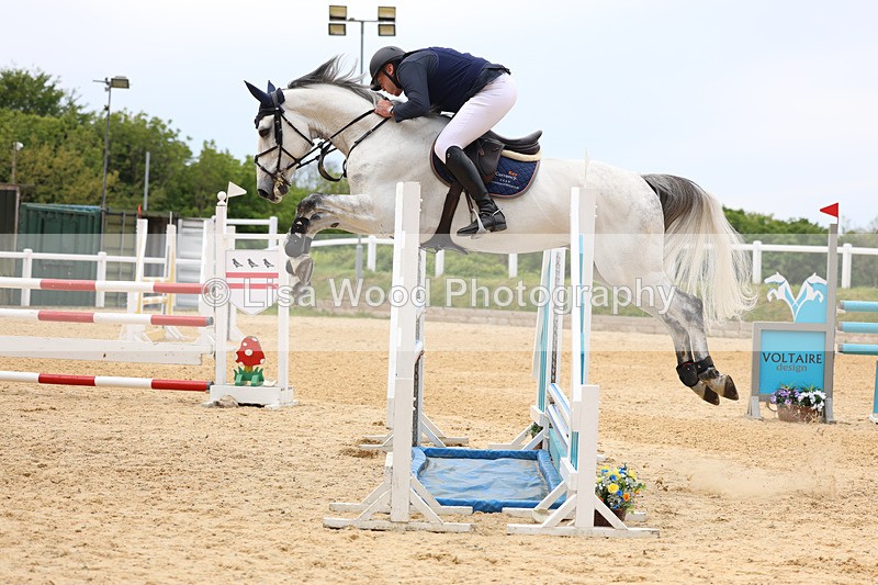 3E7A9404 - Class 8: Senior Newcomers/1.10m open