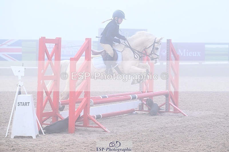 251115-093636-00328 - Cls 19 Clear Round 40cm