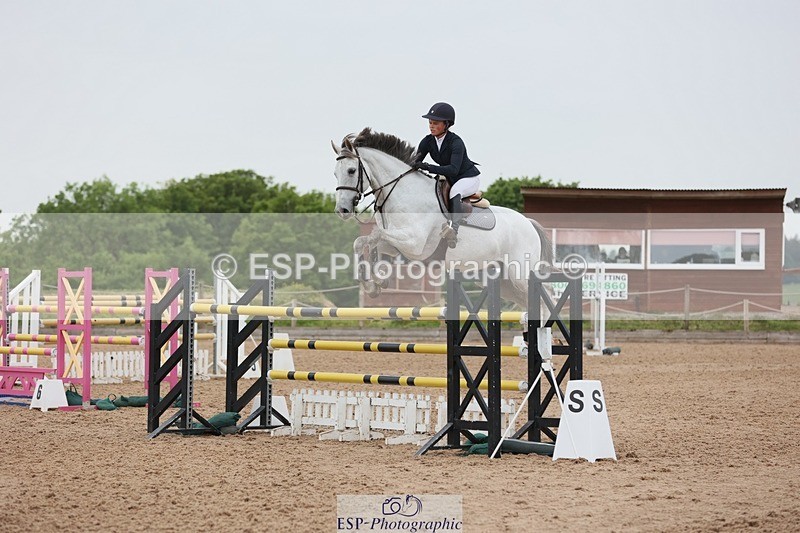 250524-124225-04747 - Cls 15 Snr Fox 1st Rnd