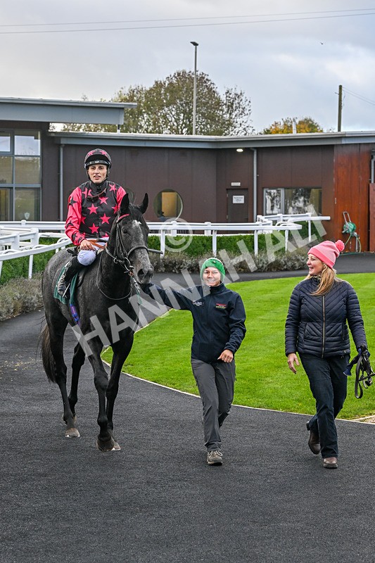 281025-Race 1-Control Room-0653 - Race 1